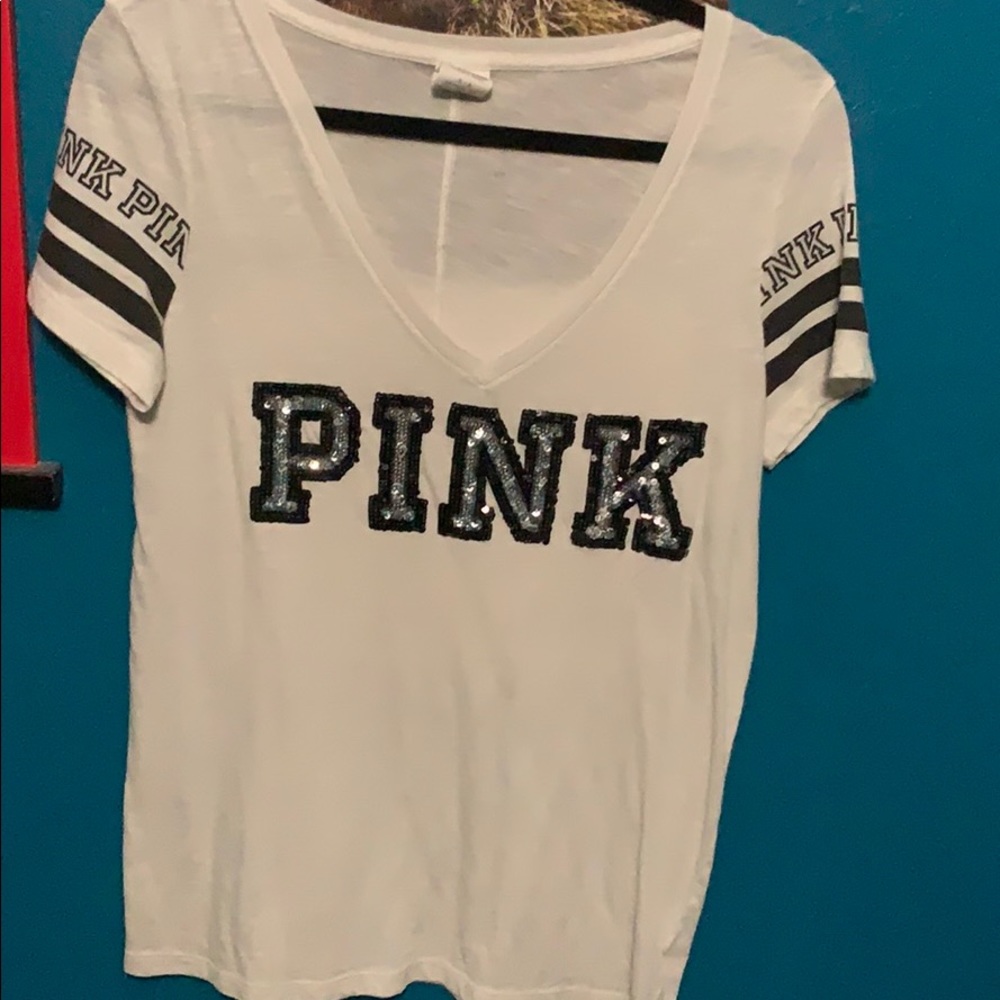 🖤Pink Victoria’s Secret T-Shirt🖤